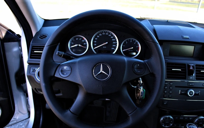 Mercedes-Benz Klasa C cena 24900 przebieg: 245035, rok produkcji 2007 z Ostrzeszów małe 254